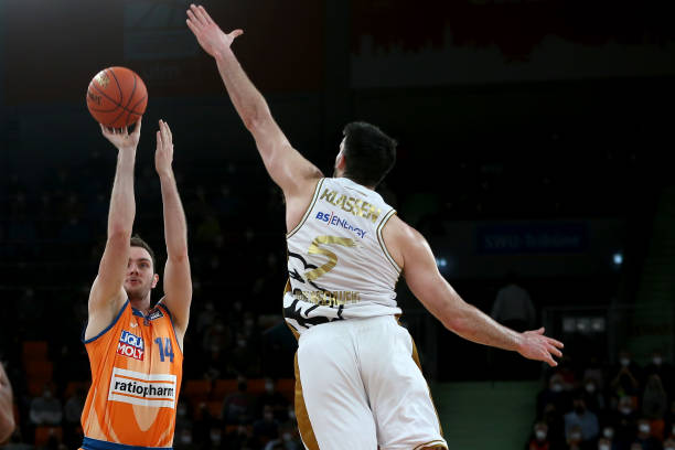 历史交锋与 历史交锋与